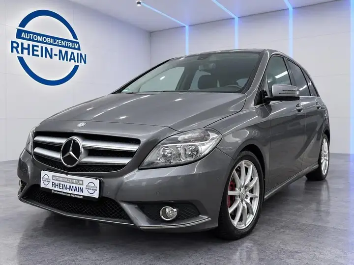 Mercedes-Benz B 180