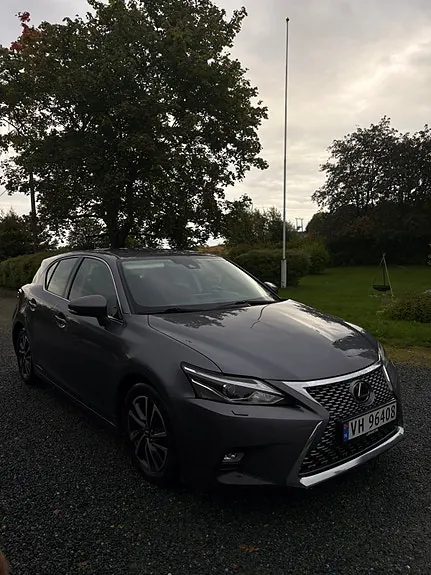 Lexus Ct200H 2018 photo 2