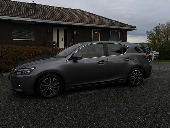 Lexus Ct200H 2018 photo 4