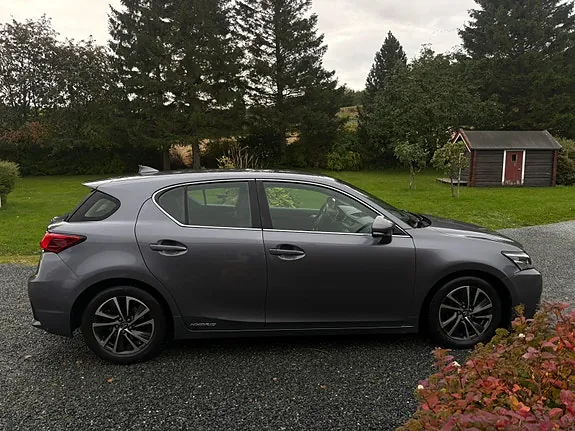 Lexus Ct200H 2018 photo 3