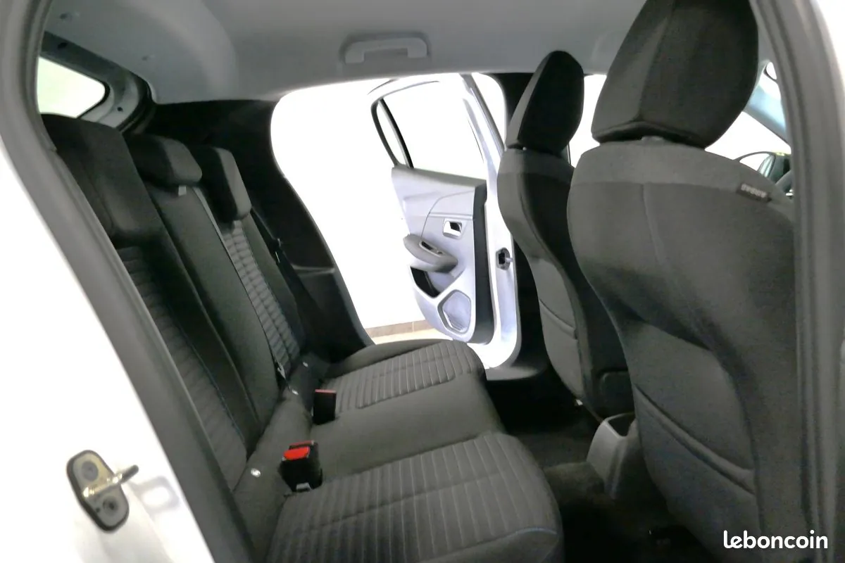 Peugeot 208 2023 photo 4