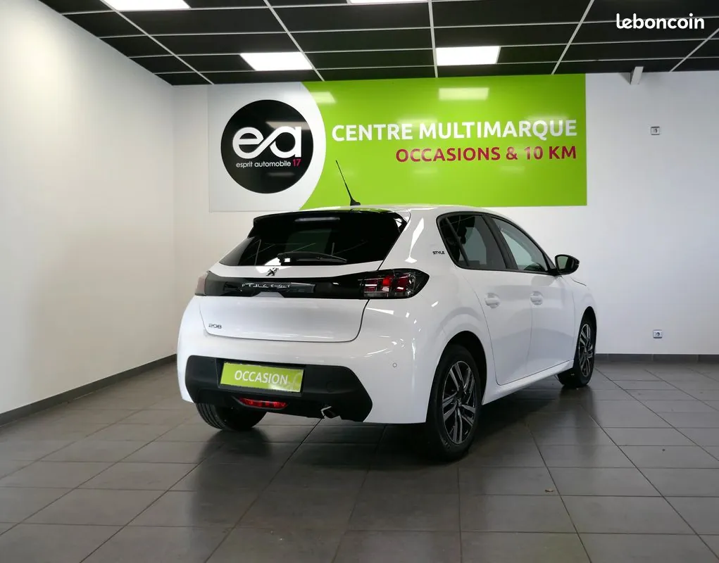 Peugeot 208 2023 photo 2