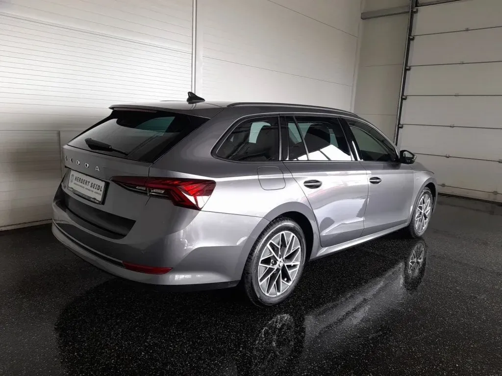 Skoda Octavia 2023 photo 2