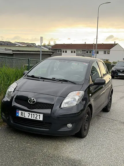 Toyota Yaris 2010 photo 3