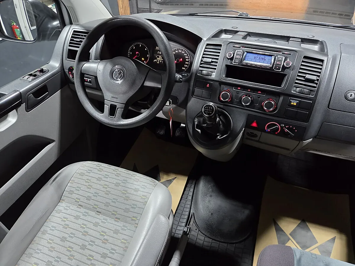 Volkswagen T5 2010 photo 2