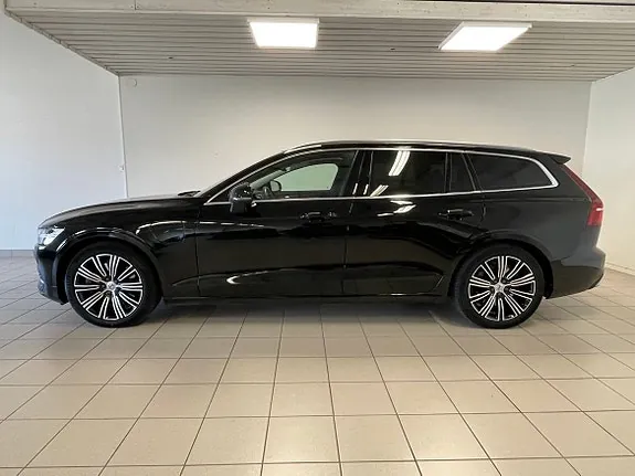Volvo V60 2022 photo 2