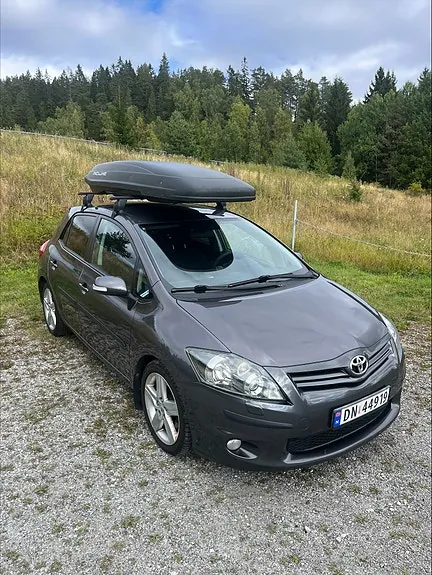 Toyota Auris 2010 photo 2