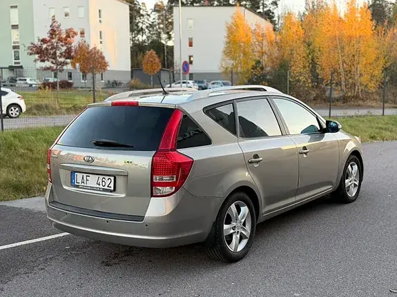 Kia Ceed 2011 photo 3