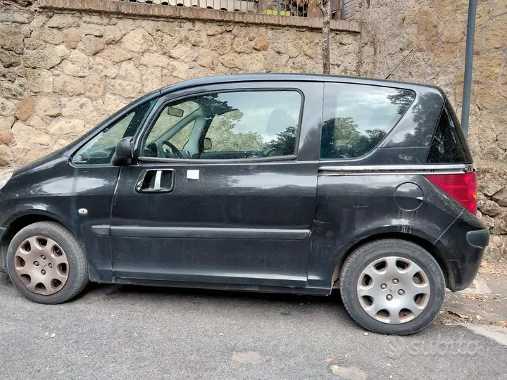 Peugeot 107 2004 photo 2