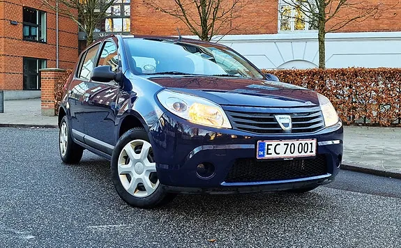 Dacia Sandero 2011 photo 2