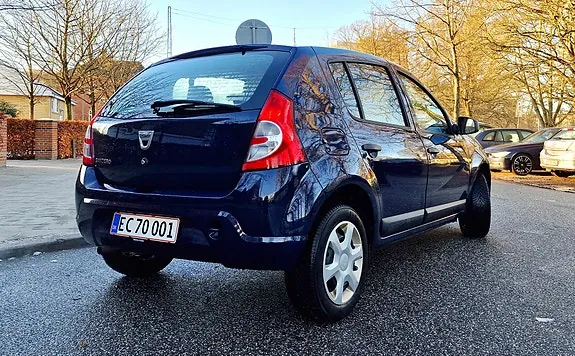 Dacia Sandero 2011 photo 3