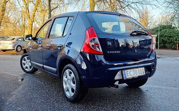 Dacia Sandero 2011 photo 4