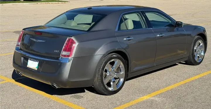 Chrysler 300 2011 photo 4