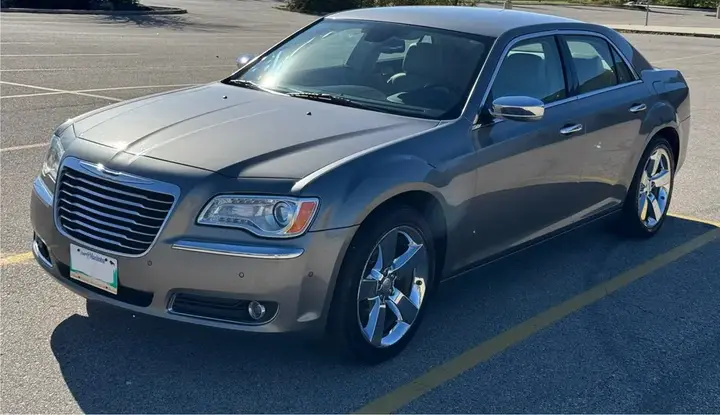 Chrysler 300 2011 photo 3
