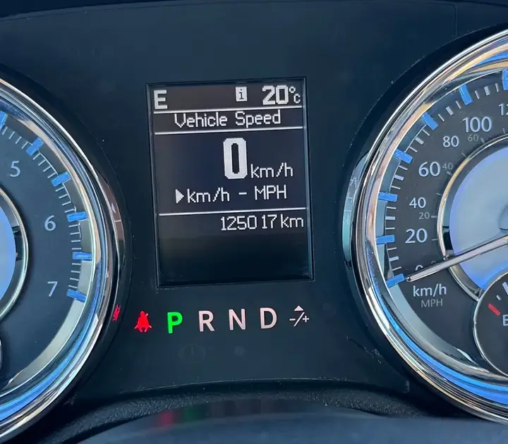 Chrysler 300 2011 photo 2