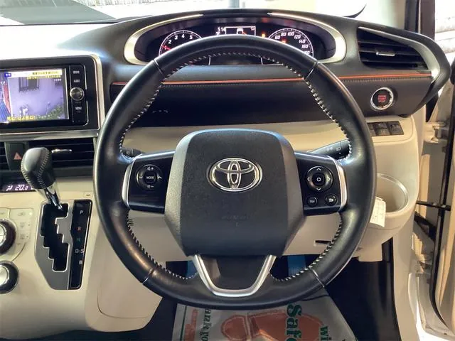 Toyota Sienta 2017 photo 2