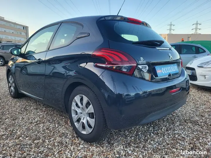 Peugeot 208 2017 photo 2