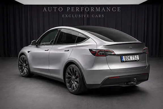 Tesla Model Y 2024 photo 3