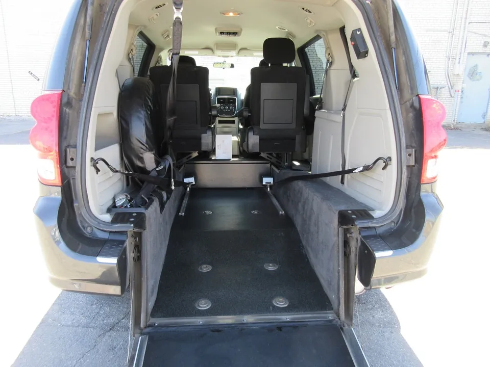 Dodge Grand Caravan 2012 photo 2