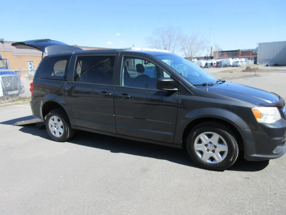 Dodge Grand Caravan 2012 photo 3