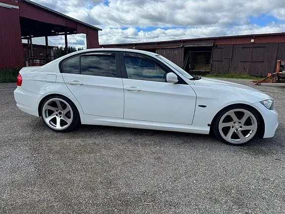 BMW 320D 2009 photo 3