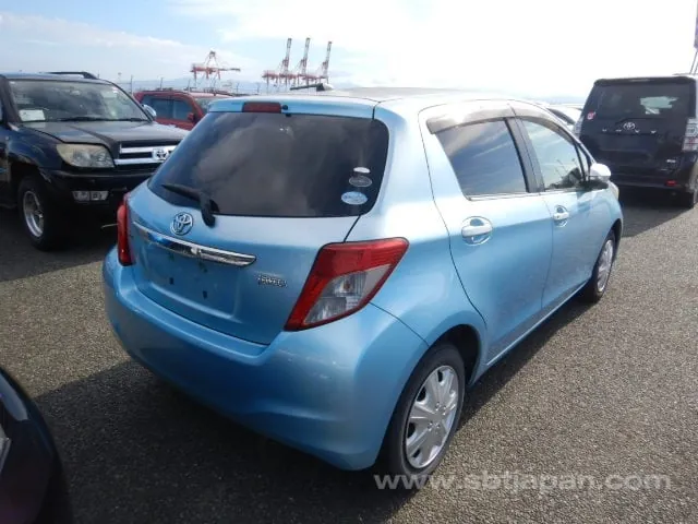 Toyota Vitz 2012 photo 4