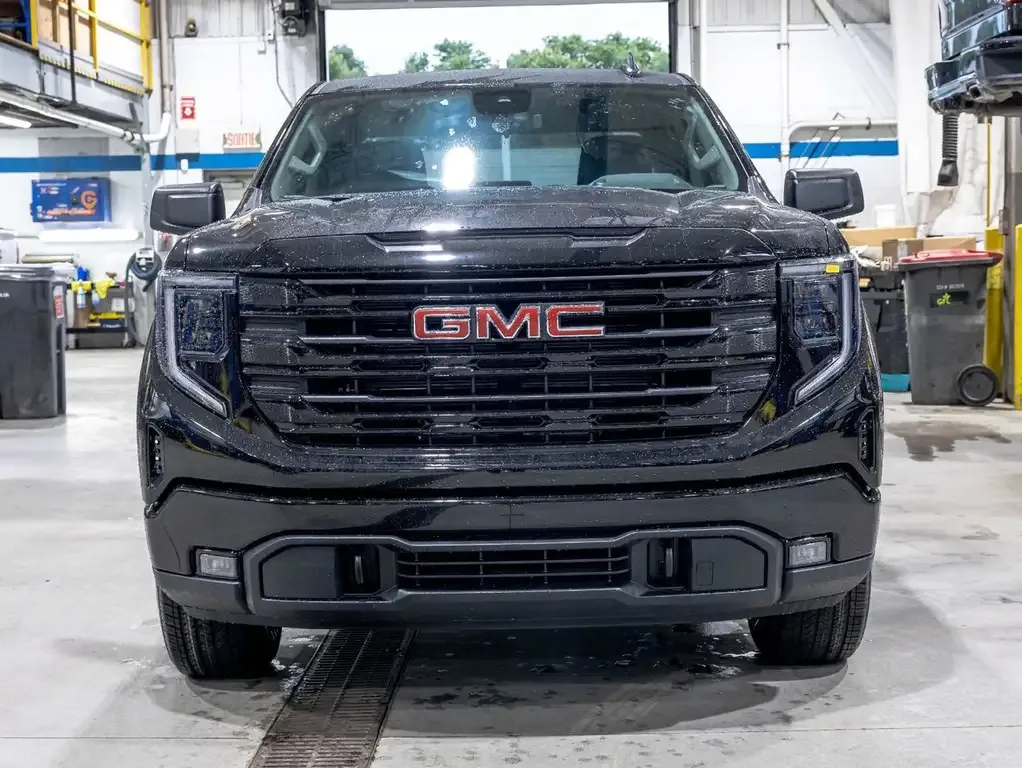 GMC Sierra 1500 2026 photo 2