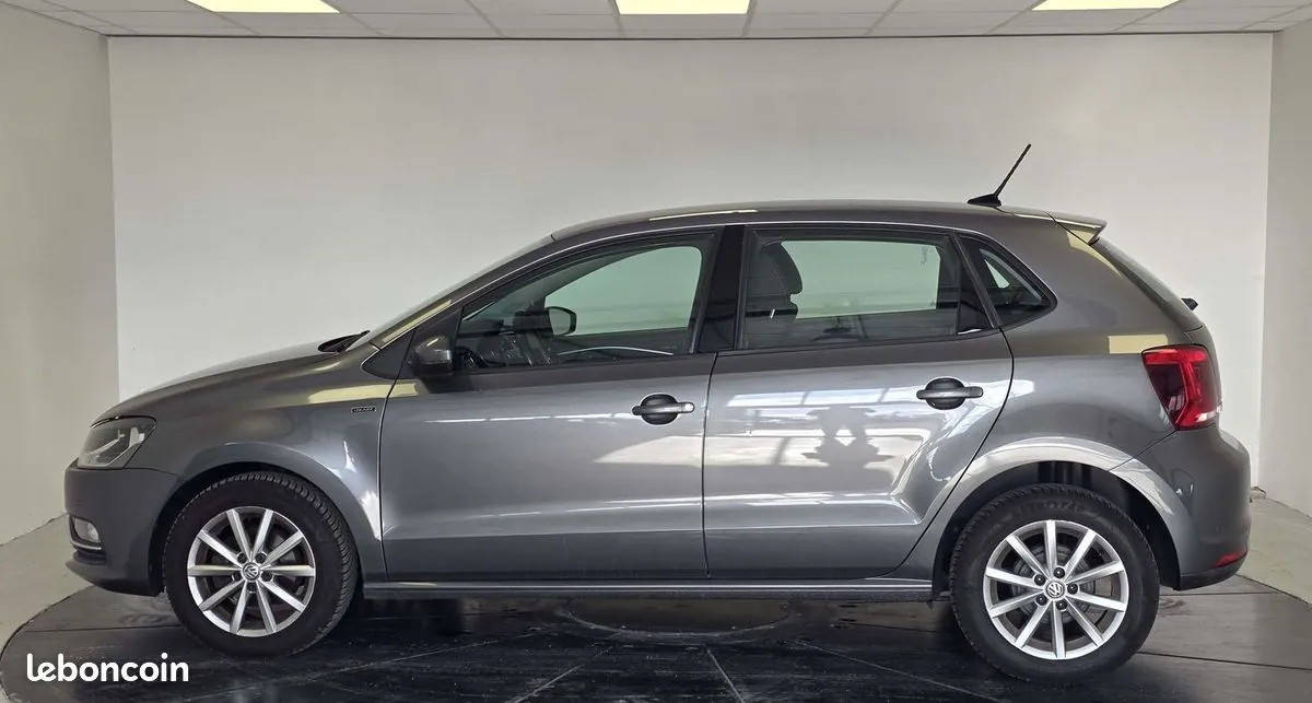 Volkswagen Polo 2015 photo 2
