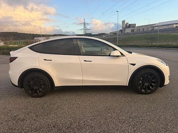 Tesla Model Y 2021 photo 4