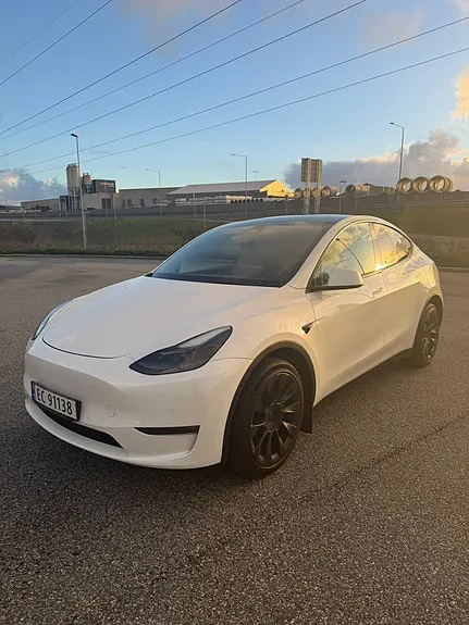 Tesla Model Y 2021 photo 2