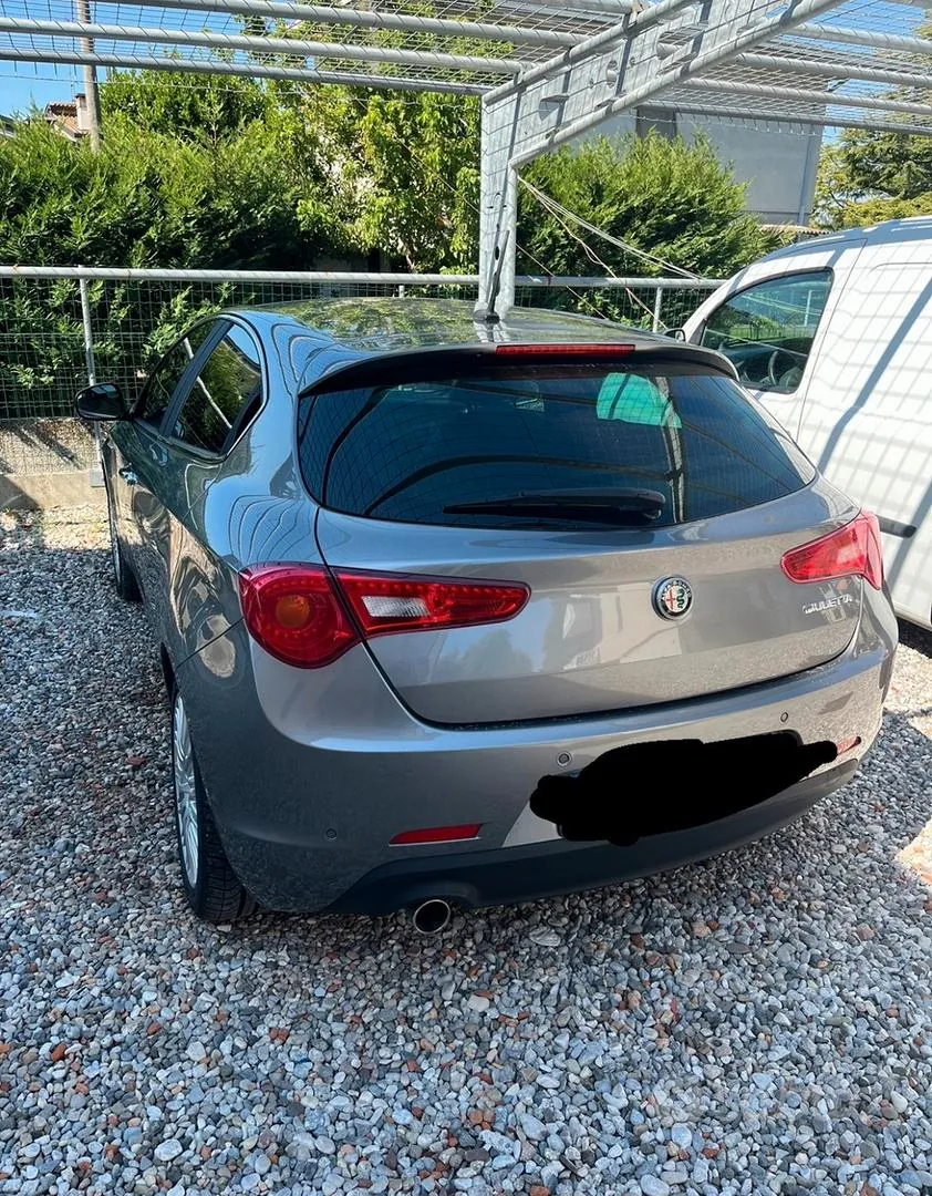 Alfa Romeo Giulietta 2015 photo 2