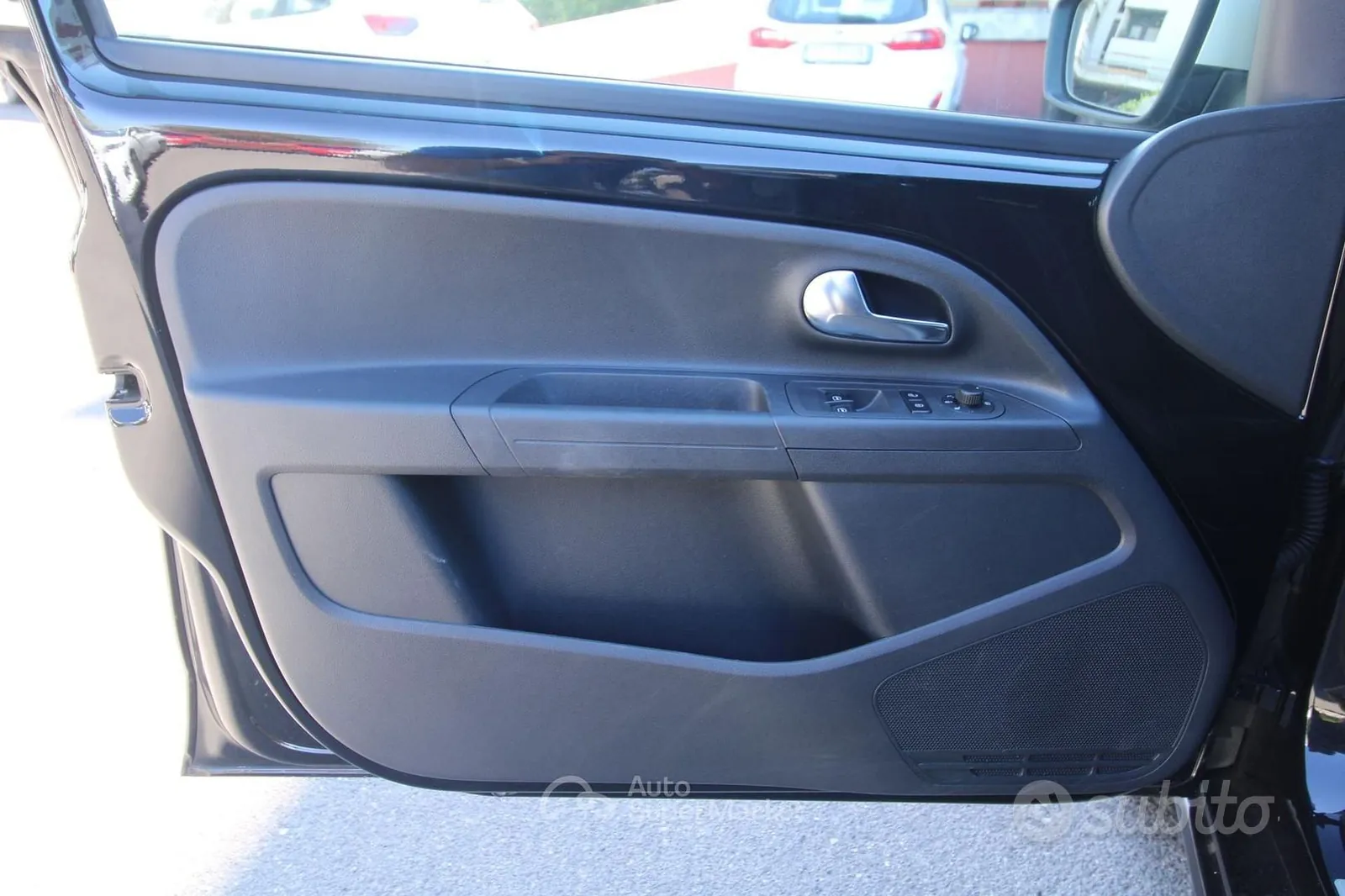 Volkswagen Up 2015 photo 5