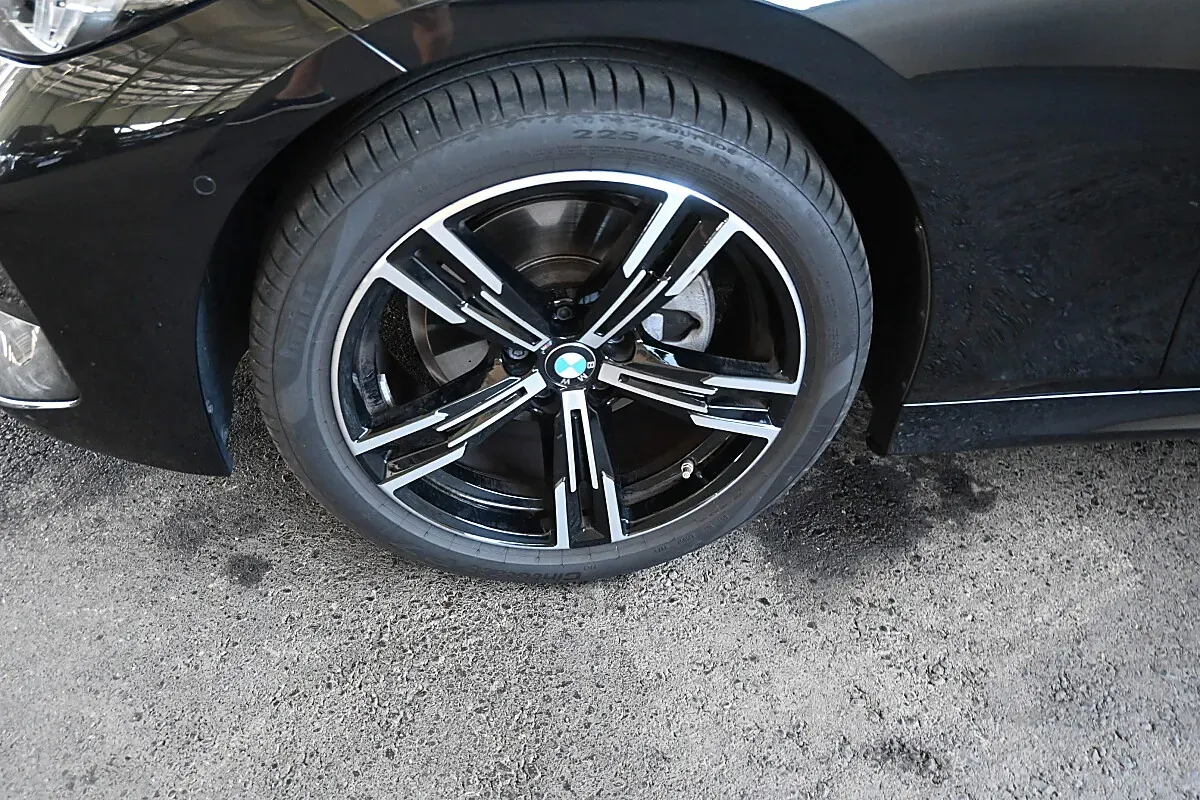 BMW 3 Series 2026 photo 2