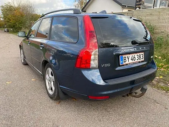 Volvo V50 2011 photo 2