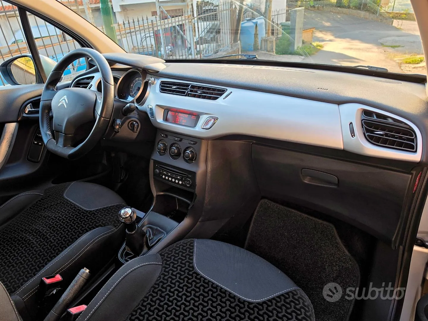 Citroen C3 2011 photo 3