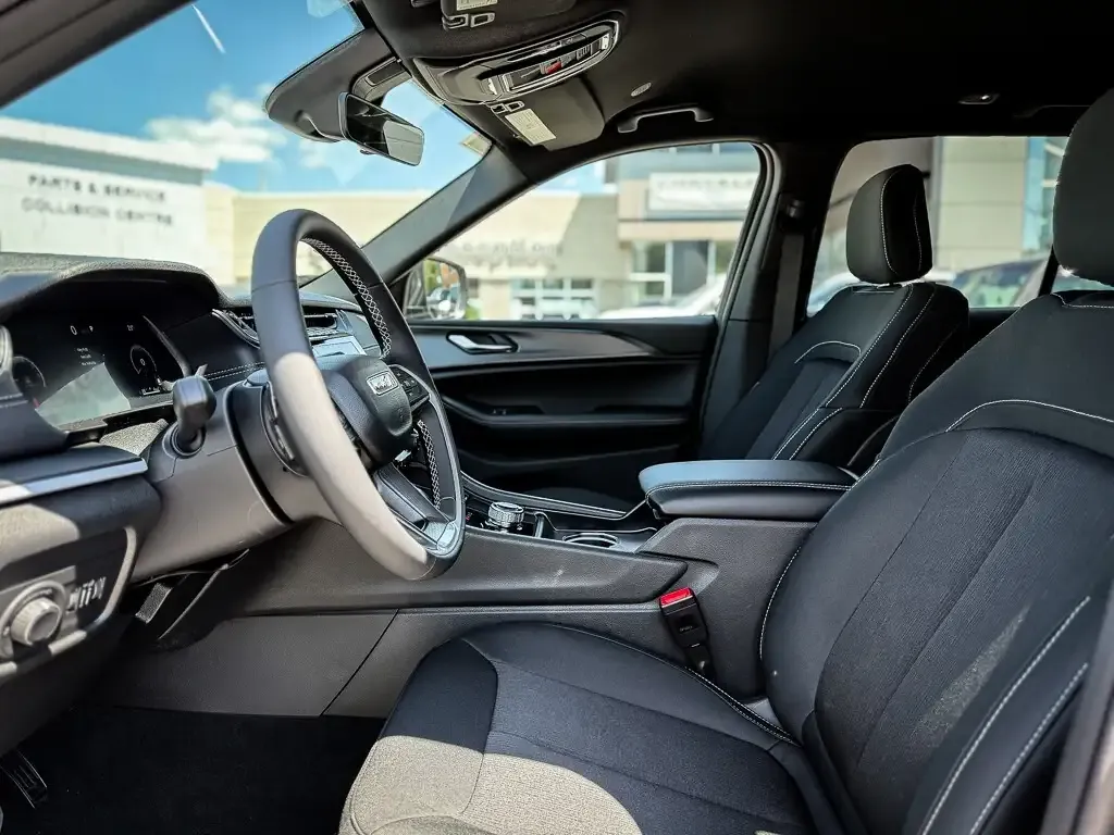 Jeep Grand Cherokee 2026 photo 4