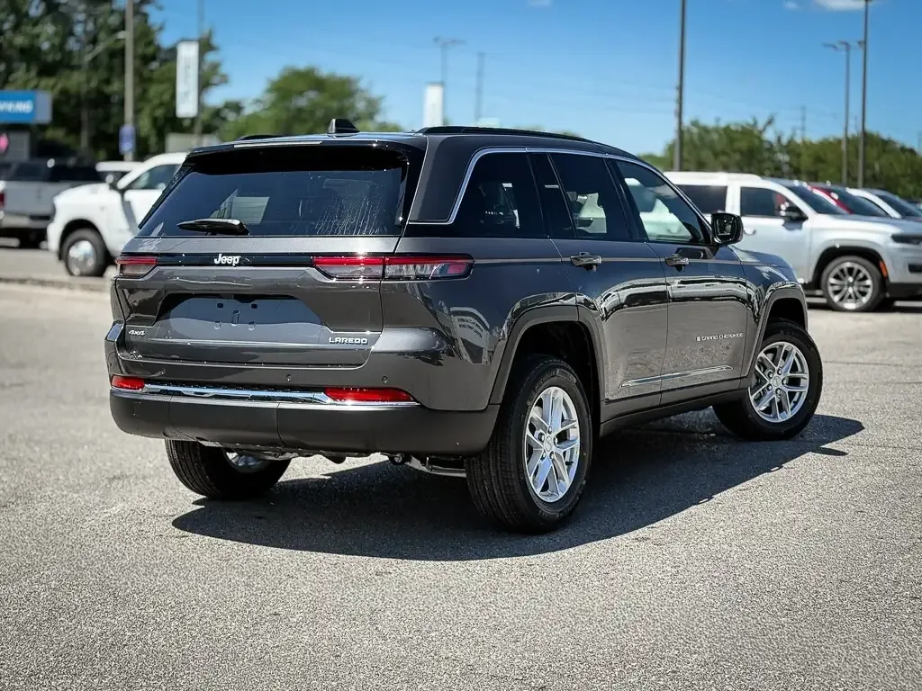 Jeep Grand Cherokee 2026 photo 2
