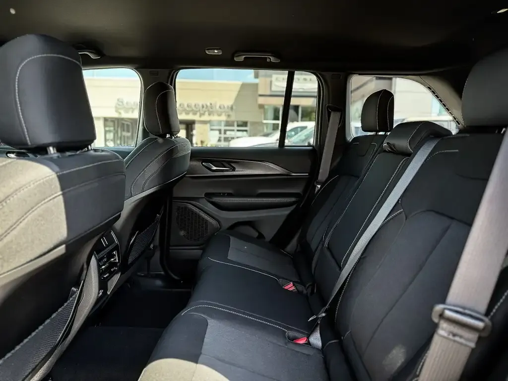Jeep Grand Cherokee 2026 photo 5