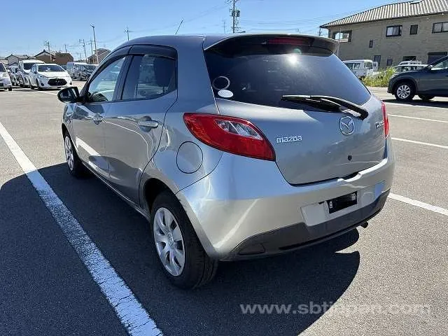 Mazda Demio 2013 photo 3