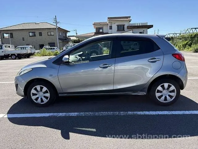 Mazda Demio 2013 photo 5