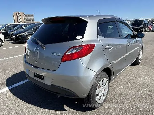 Mazda Demio 2013 photo 4