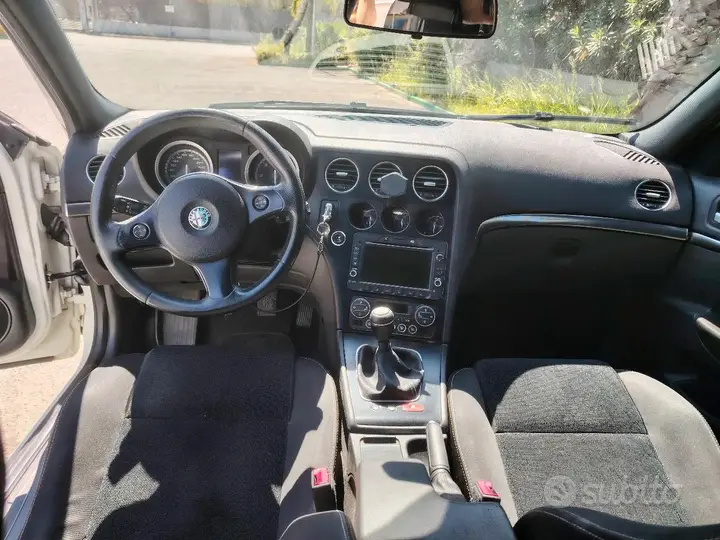 Alfa Romeo 159 2011 photo 4