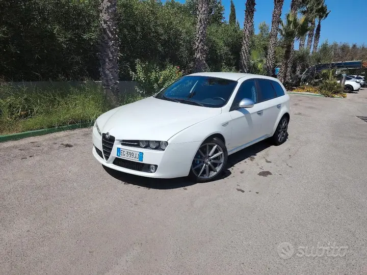 Alfa Romeo 159 2011 photo 2