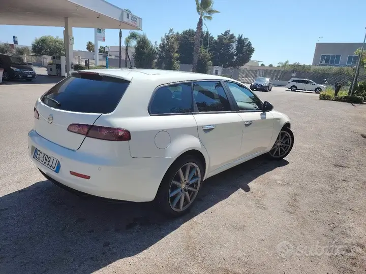 Alfa Romeo 159 2011 photo 3