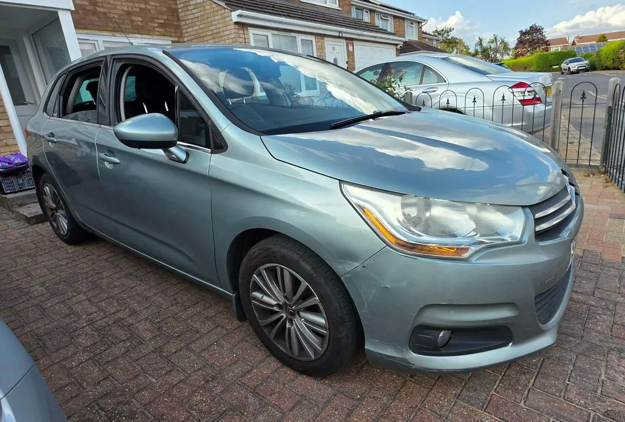 Citroen C4 2012 photo 2