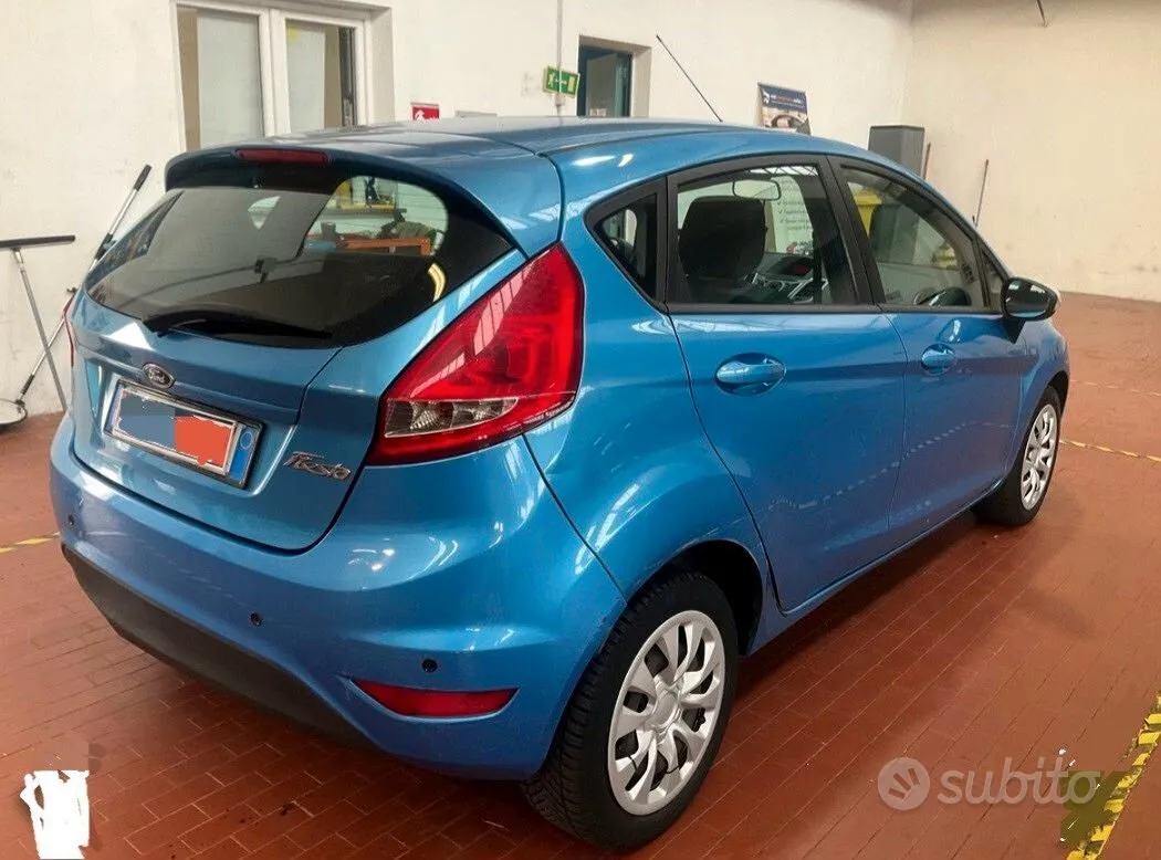 Ford Fiesta 2010 photo 2