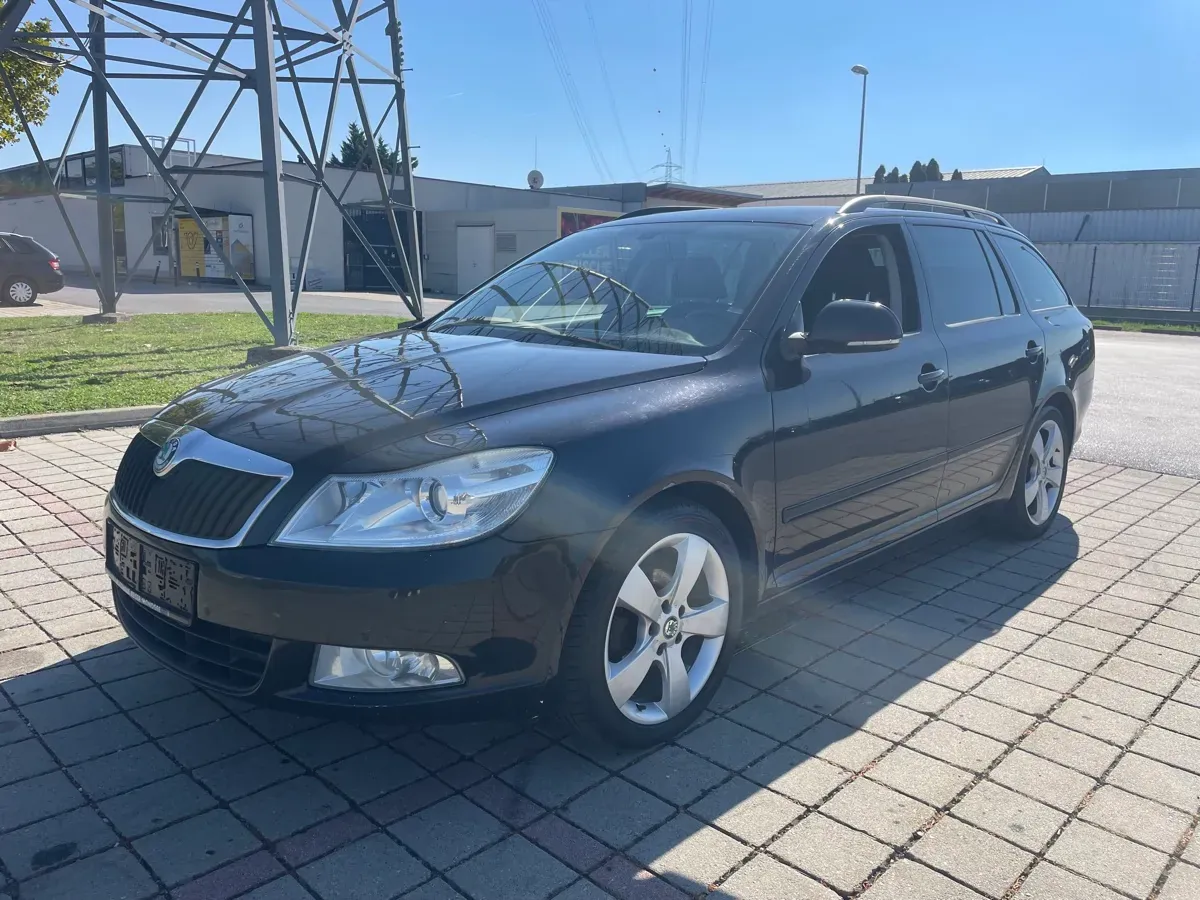 Skoda Octavia 2011 photo 2