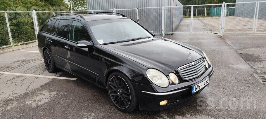 Mercedes-Benz E-Class 2005 photo 2