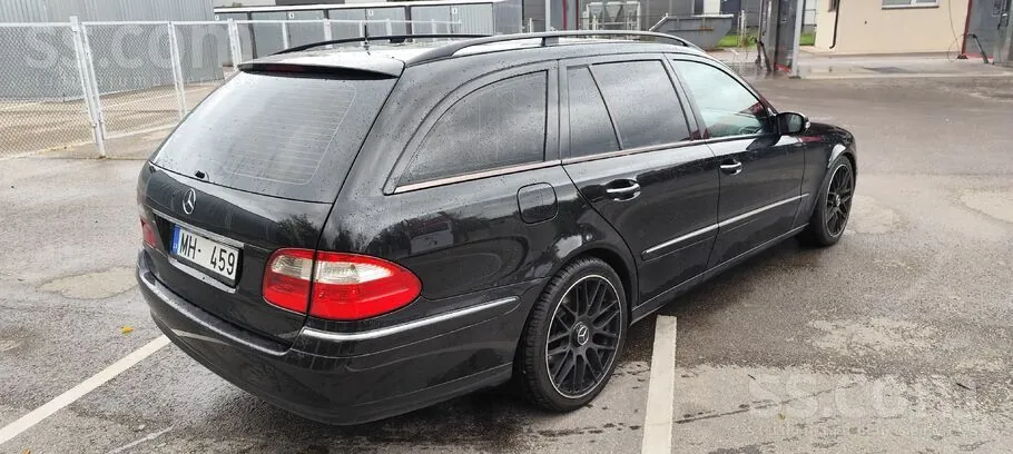 Mercedes-Benz E-Class 2005 photo 3