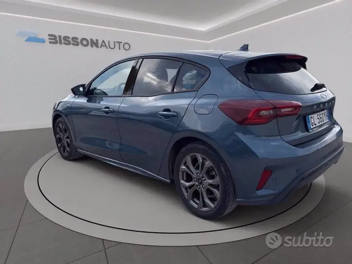 Ford Focus 2022 photo 2